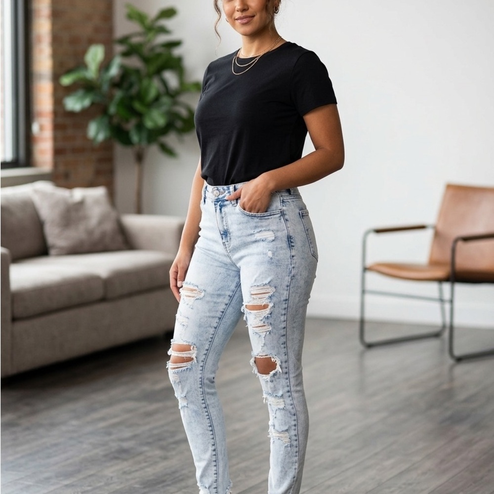 American Eagle Outfitters Light Wash Distressed Skinny Jeans